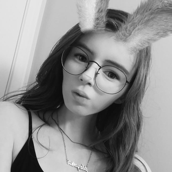 Meet your Posher, Madison - Picture 1 of 1